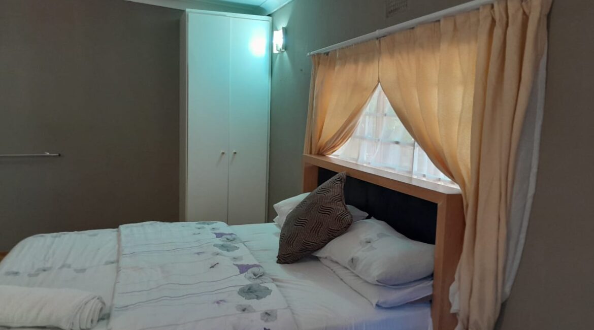 Cheap guest house in melville